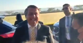 Bolsonaro aos fãs: ‘eu sou igual ao cocô de vocês’