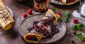 Faça um crepe de nutella com morango para o café da manhã