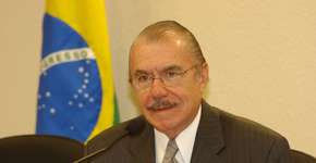 Sarney diz que Bolsonaro está apostando no ‘caos’