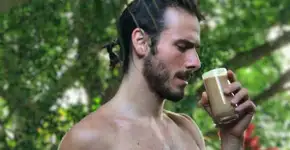 Modelo faz sucesso com receitas deliciosas de sucos na web