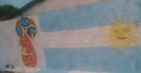 Em Teresina, moradores pintam a rua com as cores da Argentina