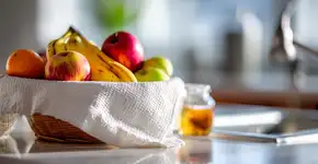 Mosquitinhos de fruta somem com truque simples usando pano de prato