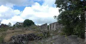 Cidade de pedras e ouro vira cenário fantasma na Bahia