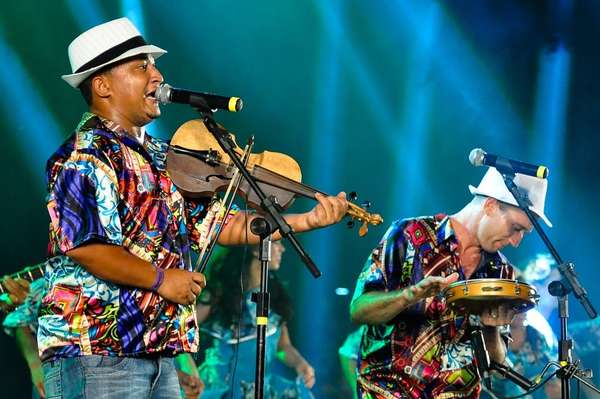 Família Salustiano e a Rabeca Encantada - por Antônio Tenório/PCR