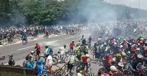 Ciclistas organizam ato após PM reprimir pedalada para Santos