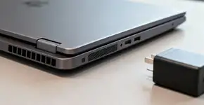 Aquele zumbido estranho no notebook apagado tem uma causa que pouca gente conhece