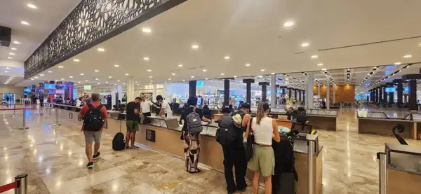 Check-in da MSC no terminal de cruzeiros do Porto Rashid