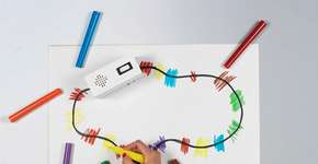 Pequeno robô dá sons a cores