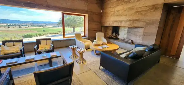 Interior da Casa Mirador, espaço mais intimista da vinícola