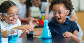 Empresa oferece 300 bolsas de estudos em matemática para meninas