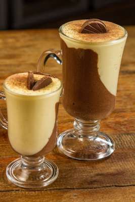 Mousse meio a meio, do Sabor Chocolate 