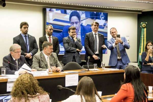 Ato foi realizado no plenário da Câmara dos Deputados