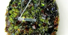 Glass Gift: relógio feito de cacos de vidro