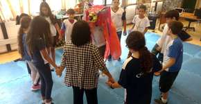 Tradição popular brasileira é retratada em bibliotecas