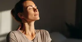 Sua dor no pescoço pode sumir com este movimento de 30 segundos