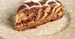 Bolo zebra de chocolate com baunilha