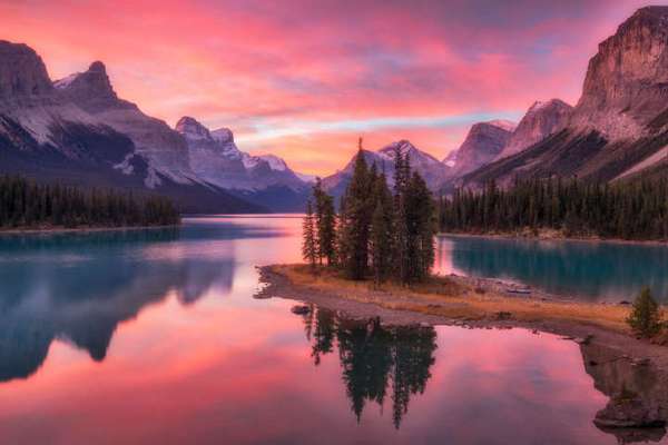 Spirit Island, em Maligne Lake, no Canadá