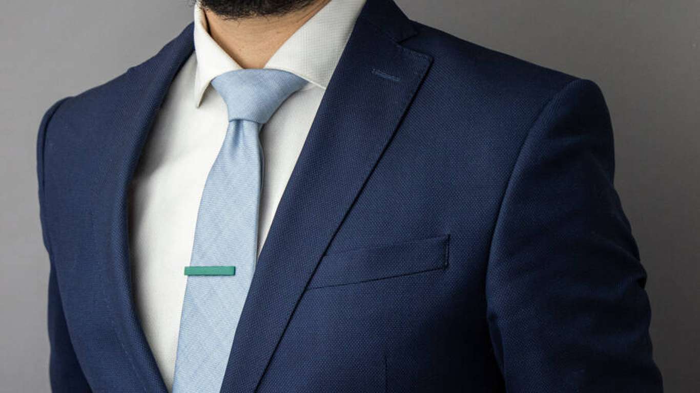 O Francês cria gravatas artesanais fora do óbvio e cheias de personalidade