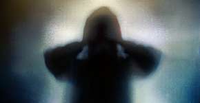 Pai e avô são presos por abusar sexualmente de menina durante 10 anos