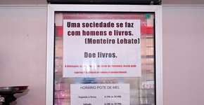 Padaria transforma geladeiras desativadas em biblioteca