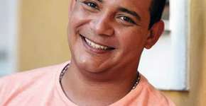 Juninho Thybau comanda a roda ‘Na Porta de Casa’ no Irajá