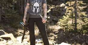 Veterana de guerra se aposenta e passa a proteger animais selvagens na África