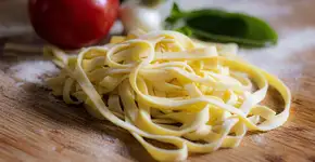 Descubra o truque para transformar o macarrão mais básico do mundo em um prato gourmet