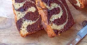 Bolo mesclado: uma delícia marmorizada para o café