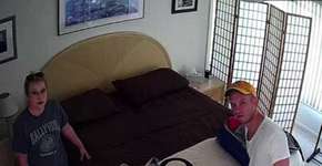 Casal encontra câmeras escondidas em casa alugada pelo Airbnb