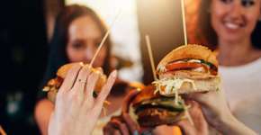 Mulheres que comem fast-food demoram mais a engravidar