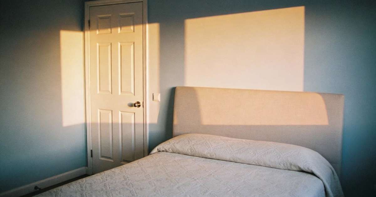 O jeito certo de arrumar o quarto para o sono render, segundo o Feng Shui