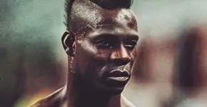 Balotelli é chamado de macaco em jogo e faz desabafo no Instagram