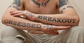 Fã de Miley Cyrus quer remover as 29 tattoos que fez em homenagem à cantora