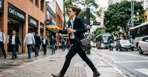 Pessoas que caminham rápido demais mesmo sem estar com pressa demonstram estes traços, segundo a psicologia