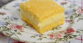 Bolo de fubá bem cremoso feito no liquidificador