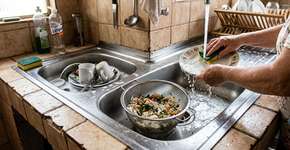 Dicas para evitar o entupimento da pia da cozinha de forma rápida e fácil