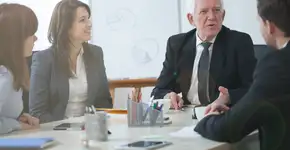 Só no discurso? Empresas dizem querer pessoas de 50 anos ou mais