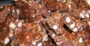 Pé de moleque de brigadeiro para inovar sua festa junina