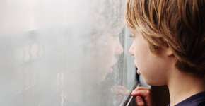 Por que algumas escolas continuam rejeitando crianças autistas?