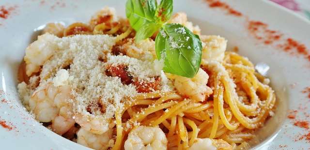 Macarrão cremoso na pressão: o jantar rápido para os dias frios