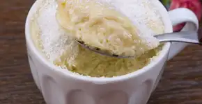 Bolo de coco molhadinho pronto em 1 minuto