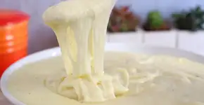 Aligot tradicional da França leva 2 queijos; aprenda a fazer
