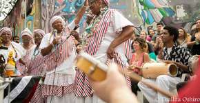 Kolombolo Diá Piratininga se apresenta na Praça do Samba