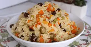 O arroz natalino perfeito para sair da rotina: rápido, colorido e delicioso