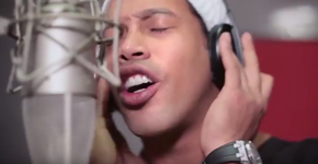 Ronaldinho ataca de cantor em música das Paralimpíadas; ouça