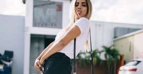 Em Miami, Anitta desfila com bolsa super estilosa de R$ 32 mil