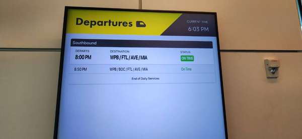 Painel informativo com horários dos trens