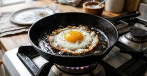 Poucos sabem para que serve colocar sal na frigideira antes de fritar ovos