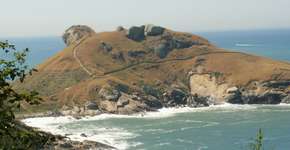 Trilha baratinha leva à Praia do Perigoso e Pedra da Tartaruga