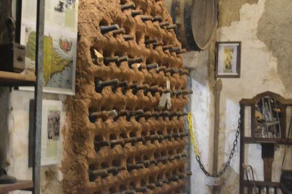 Museu preserva método de preservar vinhos dos primeiros colonos  